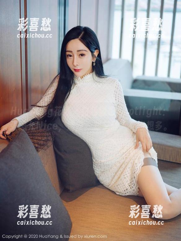 HuaYang花漾 - 白色图包Spotlight：张思允Nice，清新，却又让人有点想多。