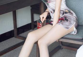 HuaYang花漾 - 这里有赵惟依coco的自拍,套图虽甜腻但却有些意味深长?