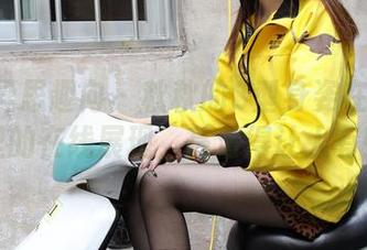 IESS异思趣向 - 秋秋的S型身姿在黑丝吊带袜里的在线展现,高清得让人有些飘忽