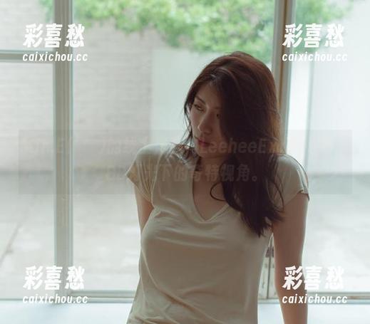 Min.E(민이)的线上作品，LeeheeExpress，LED灯光下的奇特视角。