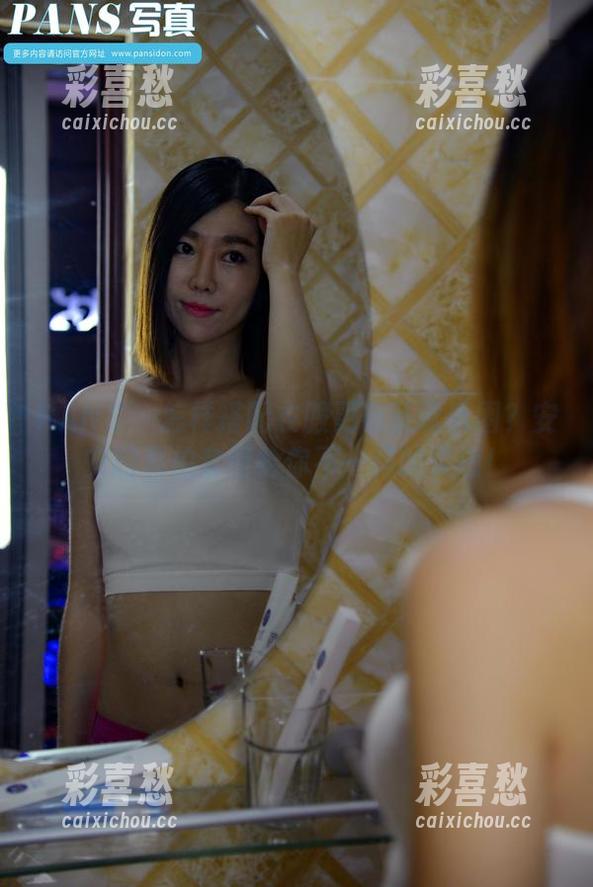 PANS - 怎样搭配衣服更有圣诞氛围？安安的私拍套图给你不一样的灵感！