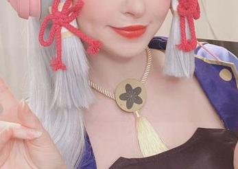 爱在各个角落:Peach milky的《卡米·怀特内衣装》作品集下载