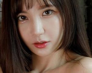 水手服里的Seoyool(서율)，趟进无圣光的海洋