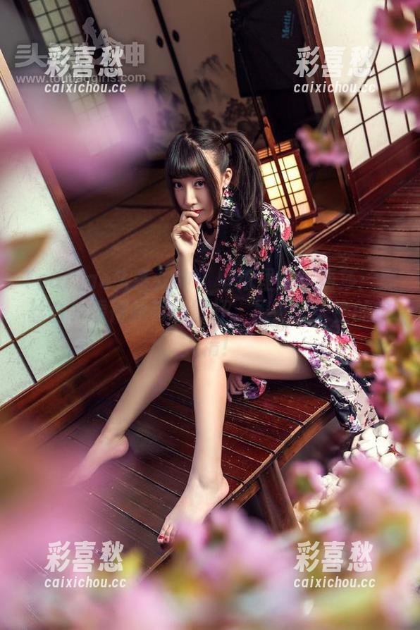 TouTiao头条女神-李丽莎 TouTiao头条女神 - 壁纸里的李丽莎:黑丝合集看得我手心冒汗,果然是天生的撩人精!