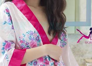 UGirls尤果网 - 尤菲儿的作品又油又亮，快来下载体验这份滑腻！