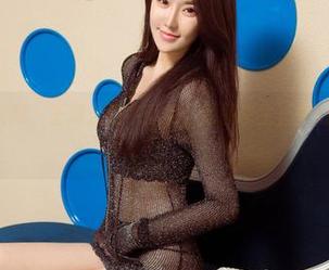 UGirls尤果网 - 王瑞儿居家画报：原图求生，壁纸也要撕起来！