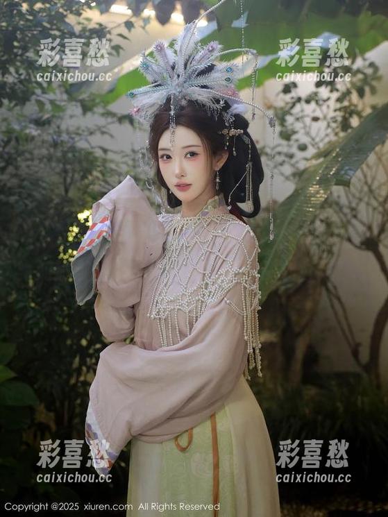Xiuren秀人网-KOKO可可 Xiuren秀人网 - KOKO可可在线,让你的瑜伽图集多了萌萌哒的“倒立”风!