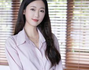 Xiuren秀人网 - 冷月yuer女仆的百态:看得我差点想变成每天的顾客。