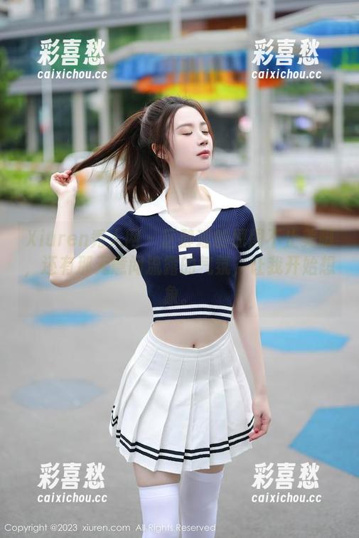 Xiuren秀人网 - 区静瑶的原图不止美脚，还有那无意间流露的气氛，让我开始想象。