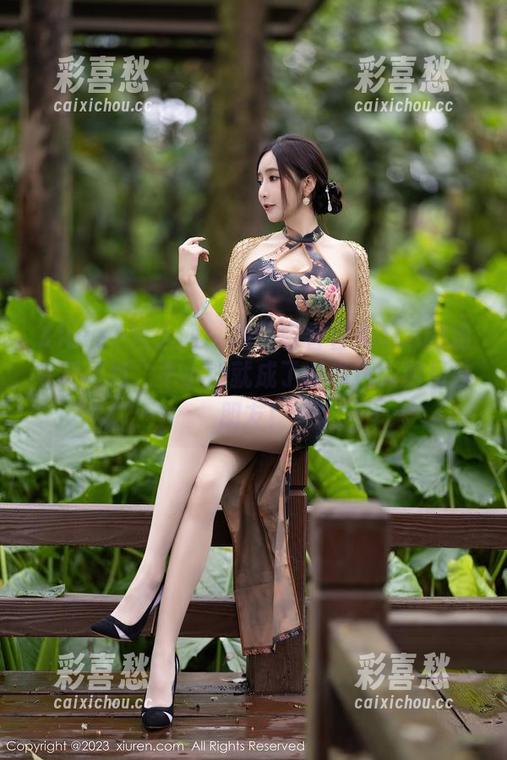 Xiuren秀人网 - 抓住容容容Alice的连衣裙图包，不小心就成了时尚达人的最佳朋友！