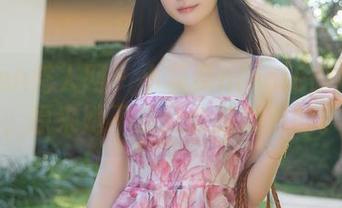 Xiuren秀人网 - 小薯条nienie御姐套图，原来她不是只会吃薯条的。