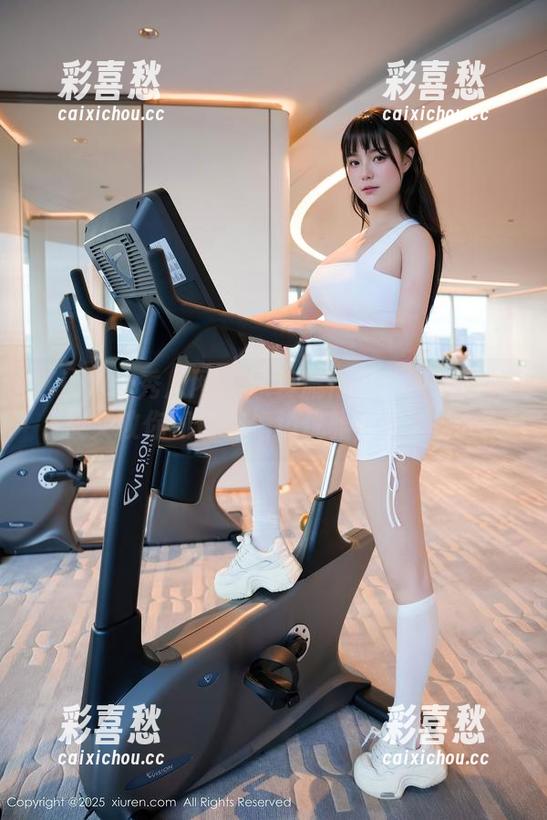 Xiuren秀人网 - 泳装流行风：高清的林文文教你如何在海边优雅‘溺亡’！