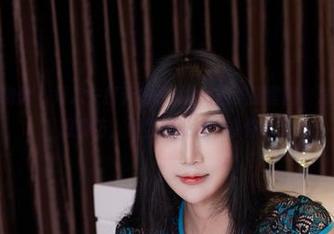 YouWu尤物馆 - 每次一打开兔子Nina的美腿套图，总是情不自禁想模仿，但显然没这个条件。