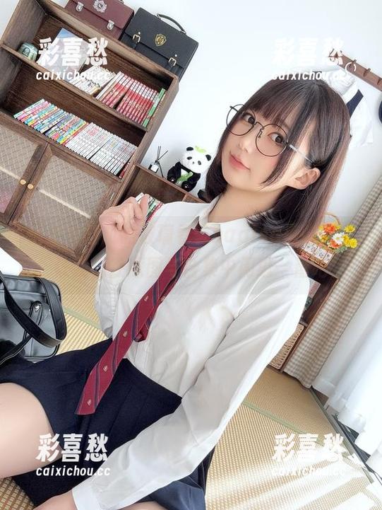 nagisa魔物喵 透过娃娃机的玻璃看“nagisa魔物喵”,让我们在原图与合集中闲逛一番吧!