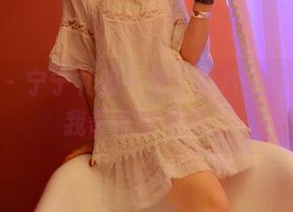 pans - 宁宁礼服一瞥,图片上的她竟给我奇怪的灵感。