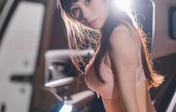 usejan蓝蓝护士写真新作,病人们排队挂号的节奏都跟不上!