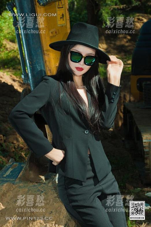 丽柜-兔子 丽柜 - 兔子混迹校外:一组写真原图释放的少女心。