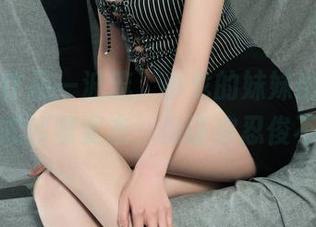 丽柜 - 作品一波流,小戈的妹妹出镜,精选各式沙雕姿态,保证你忍俊不禁!