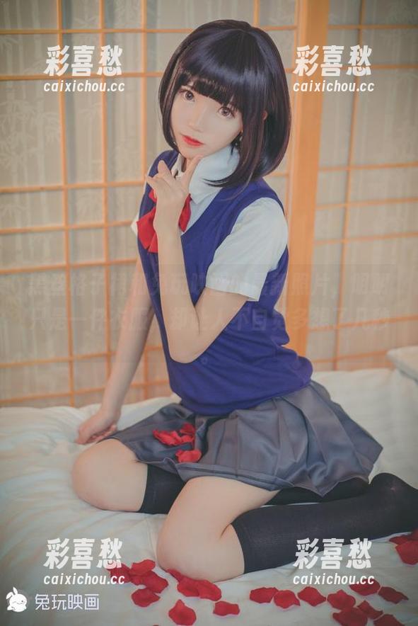 黑丝格子裙和兔玩映画的最新照片，明明只是一件衣服，却让人不自觉多想了几秒。