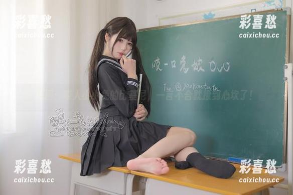 咬人小小兔 原图:咬人小小兔的比基尼,一言不合就撩到心坎了!