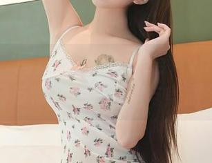嗲囡囡 - 图库鲜藏:方绮言Ayaka的制服现场反常态——逗趣与美丽并存!