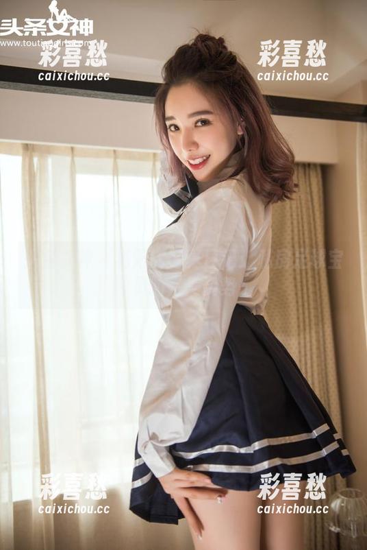 头条女神-易阳 头条女神 - 易阳的写真日记:私房足球宝贝的完美姿势