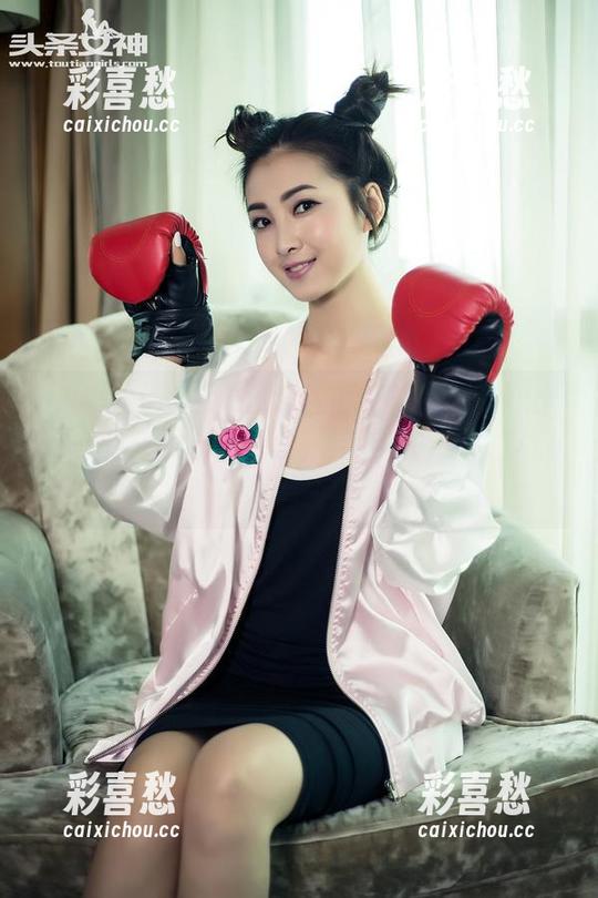 头条女神-李丽莎 头条女神 - 合着这套图就为让我们赞叹李丽莎的完美泳装而生,这样的身材可以说一切都值得!