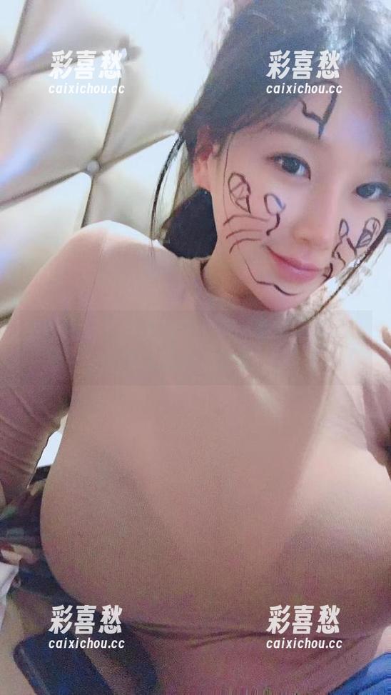 小芯酱 微密圈 - 小芯酱穿牛仔裤:福利不摆了,写真拍出个傻眼。