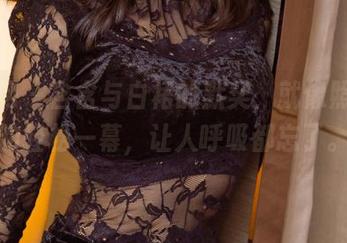 尤果网 - 含含与白裙的默契,就像照片里的轻松一幕,让人呼吸都忘了。