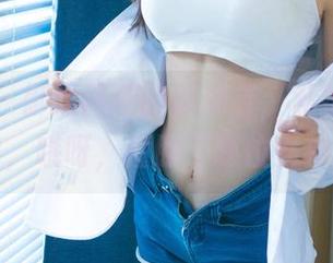 尤果网 - 御姐风范的唐溪若，私拍小小图包，哦呀，撞脸了哪位女神？