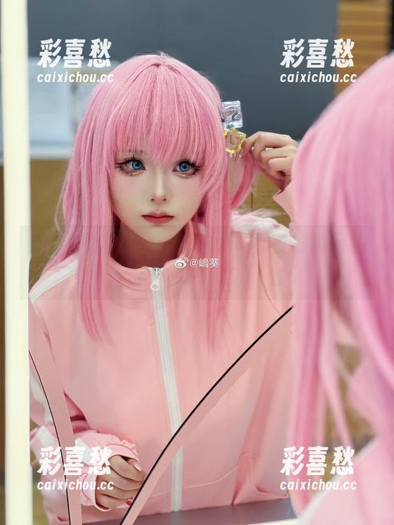哦，御姐来了，嶋葵这组写真妥妥的回头率！