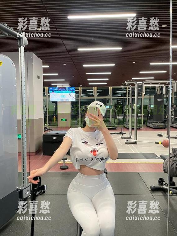 微密圈 - 看左公子666如何青蛙蹲套图分享，人与青蛙竟然也能如此默契！