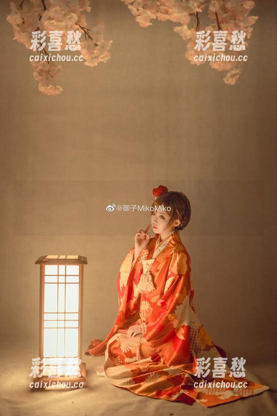 御子Yumiko 最新美图来了,御子Yumiko和口罩的搭配,这氛围不一般喔。
