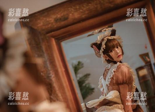 哇，星野咪兔在万圣节更新里穿的好像个从糖果工厂逃出来的小精灵！