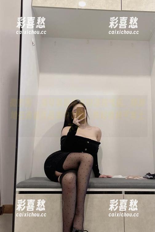 是可馨耶 微密圈 - 是可馨耶带来的清纯气息,得意地在高清作品集中舞动,真好奇她平常土不土。