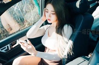 牛仔裤与普美(bomi)：这组高清照片更像是一场日常的魔法。