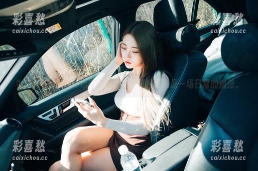 牛仔裤与普美(bomi)：这组高清照片更像是一场日常的魔法。