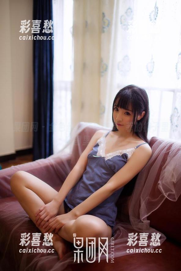 果团网-龚玥菲 果团网 - 金色丝线交织在龚玥菲的裤子里,套图里的美好。