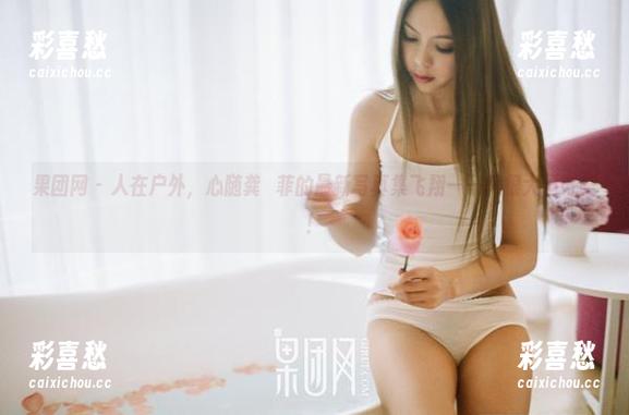 果团网-龚玥菲 果团网 - 人在户外,心随龚玥菲的最新写真集飞翔——风很大但好美!
