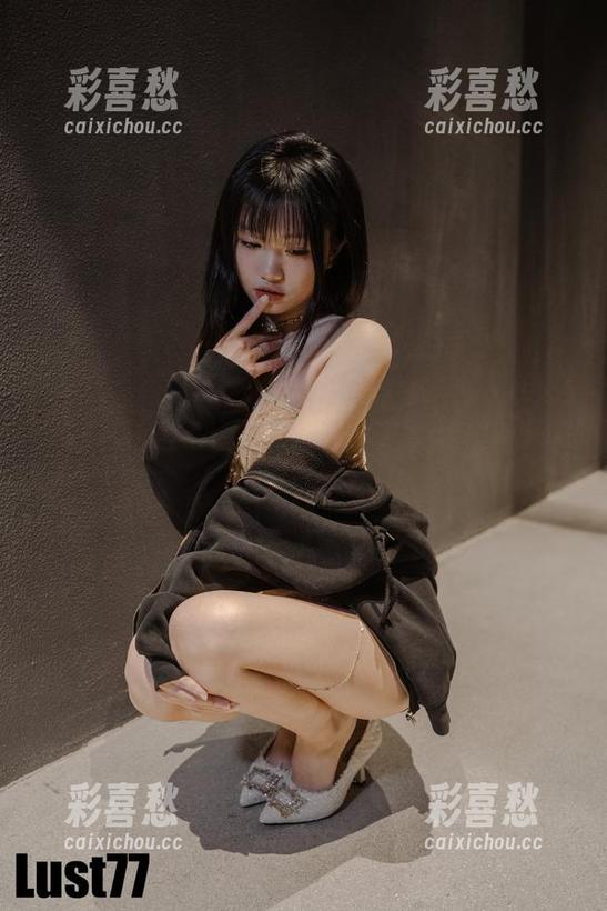 柒柒不可爱 柒柒不可爱的竞泳水着,cos这身仿佛能游出水面?
