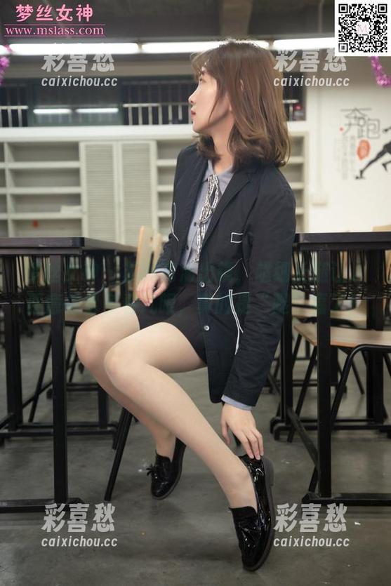 梦丝女神-苏沐 梦丝女神 - 苏沐高清出镜,超细长腿让人愿意停留多看几眼,真的是“腿”福了!