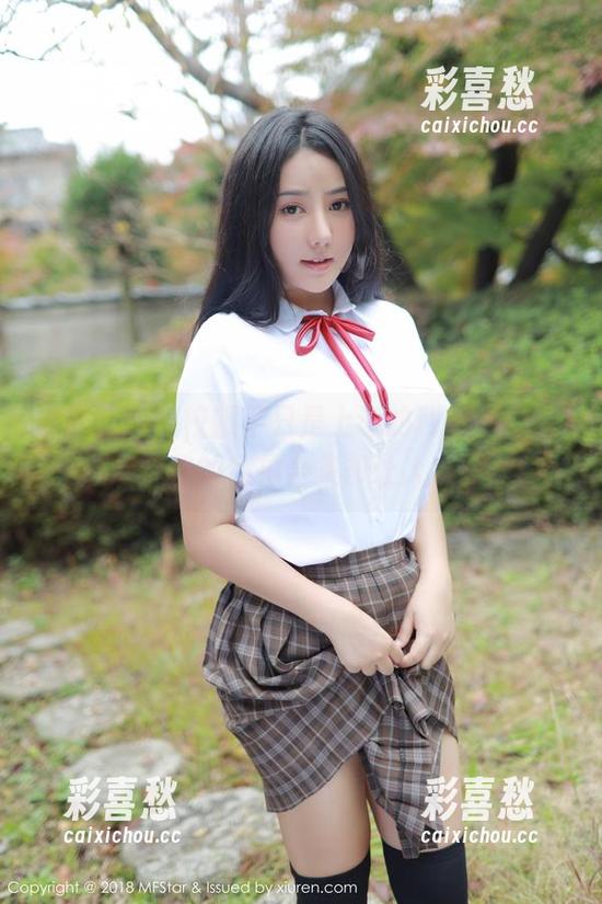模范学院-Emily顾奈奈酱 模范学院 - 校服不只是上课的利器,Emily顾奈奈酱的私拍合集却让人手一抖!