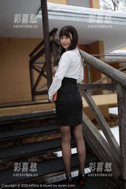 模范学院-大美妞儿 模范学院 - 自带气场的大美妞儿,粉色写真集,看到一半就想“这是谁?”