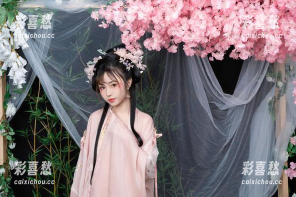 爆机少女喵小吉 看,爆机少女喵小吉美腿来了!可别眨眼,在线原图哦!