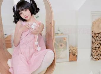 爆机少女喵小吉的免费甜蜜蜜桃乌龙，外面喝不起的我们在这里体验！