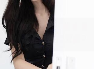 秀人网 - Mila嘟嘟的空姐合集:美图审美,谁能抗拒这双腿?