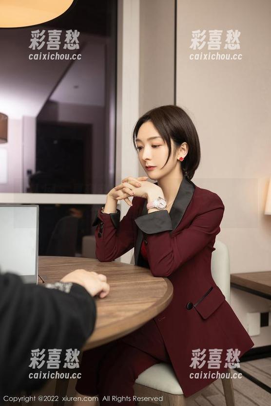 秀人网-夏甜甜 秀人网 - 夏甜甜的豹纹定制:谁能拒绝这份野性的诱惑?