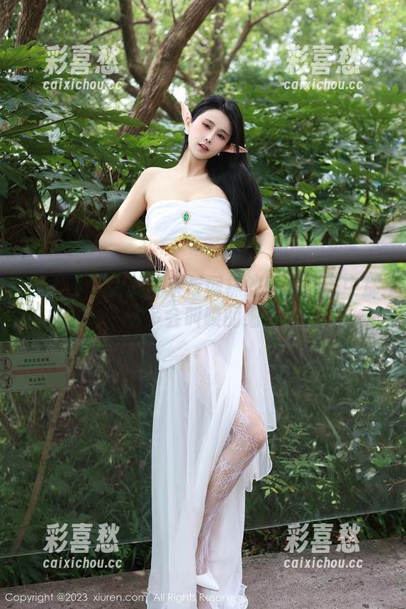 秀人网-大美媚京 秀人网 - 大美媚京与网袜的日常:图中那么多会叫唤的细节