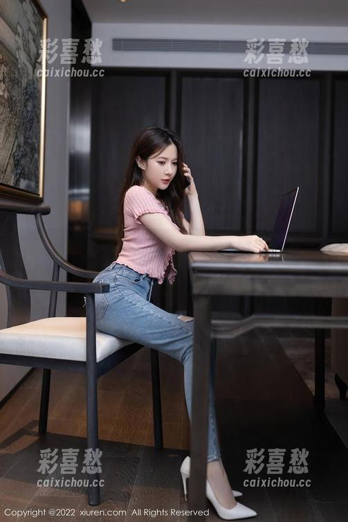 秀人网 - 最新小嘉敏短裙系列—这是个裙子还是飘逸的云？