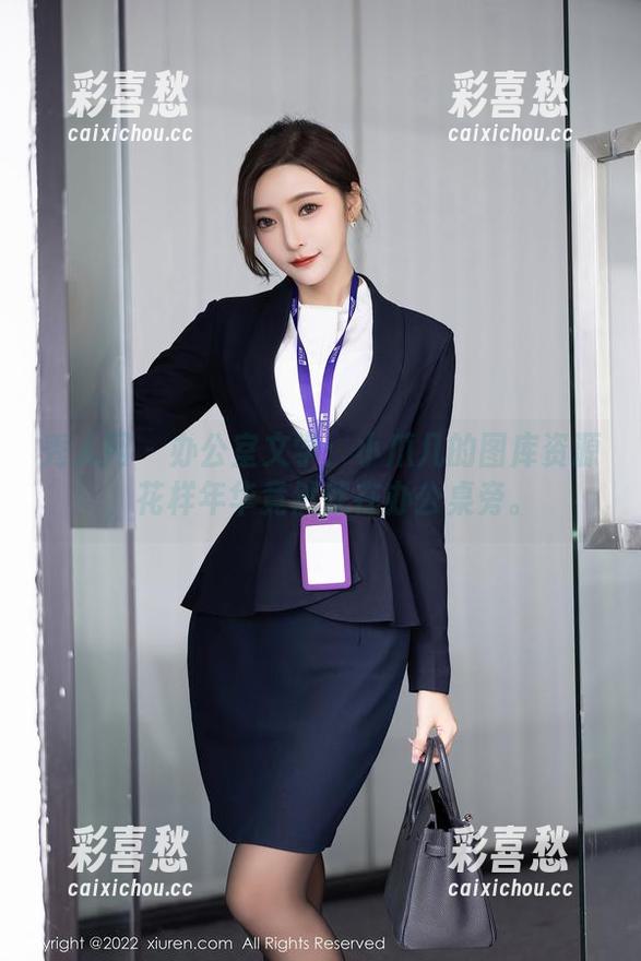 秀人网 - 办公室文学：小爪几的图库资源，花样年华竟然就在办公桌旁。